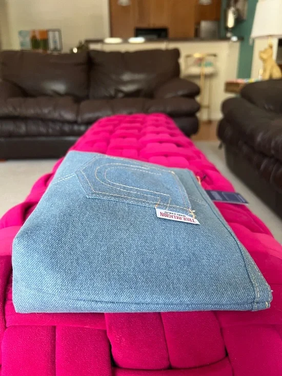 True Religion Cosmetic Case-NWT - Picture 4 of 10